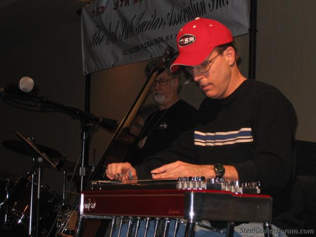 Greg playing at the 2007 PSGA show